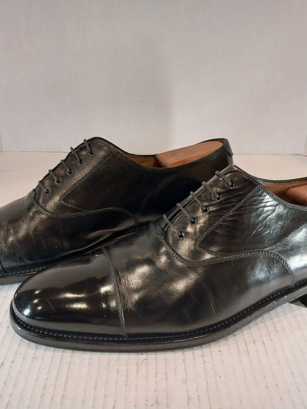 SALVATORE FERRAGAMO men's (SAVE $800) size 11.5 D black Oxford.